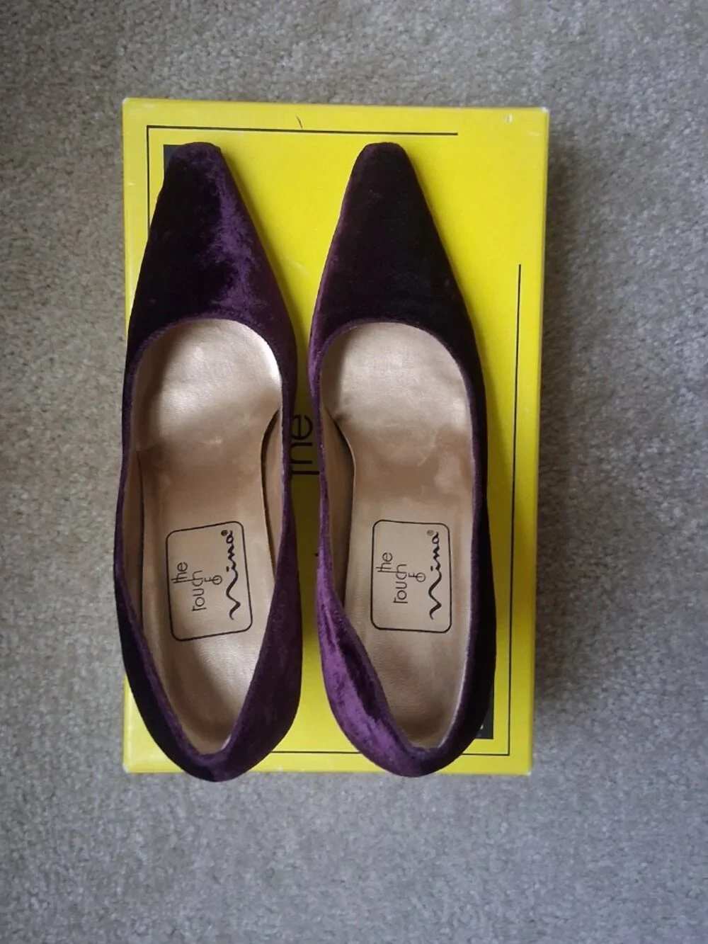 Vintage Y2K The Touch of Nina Wine Velvet Pumps Heels 6.5M